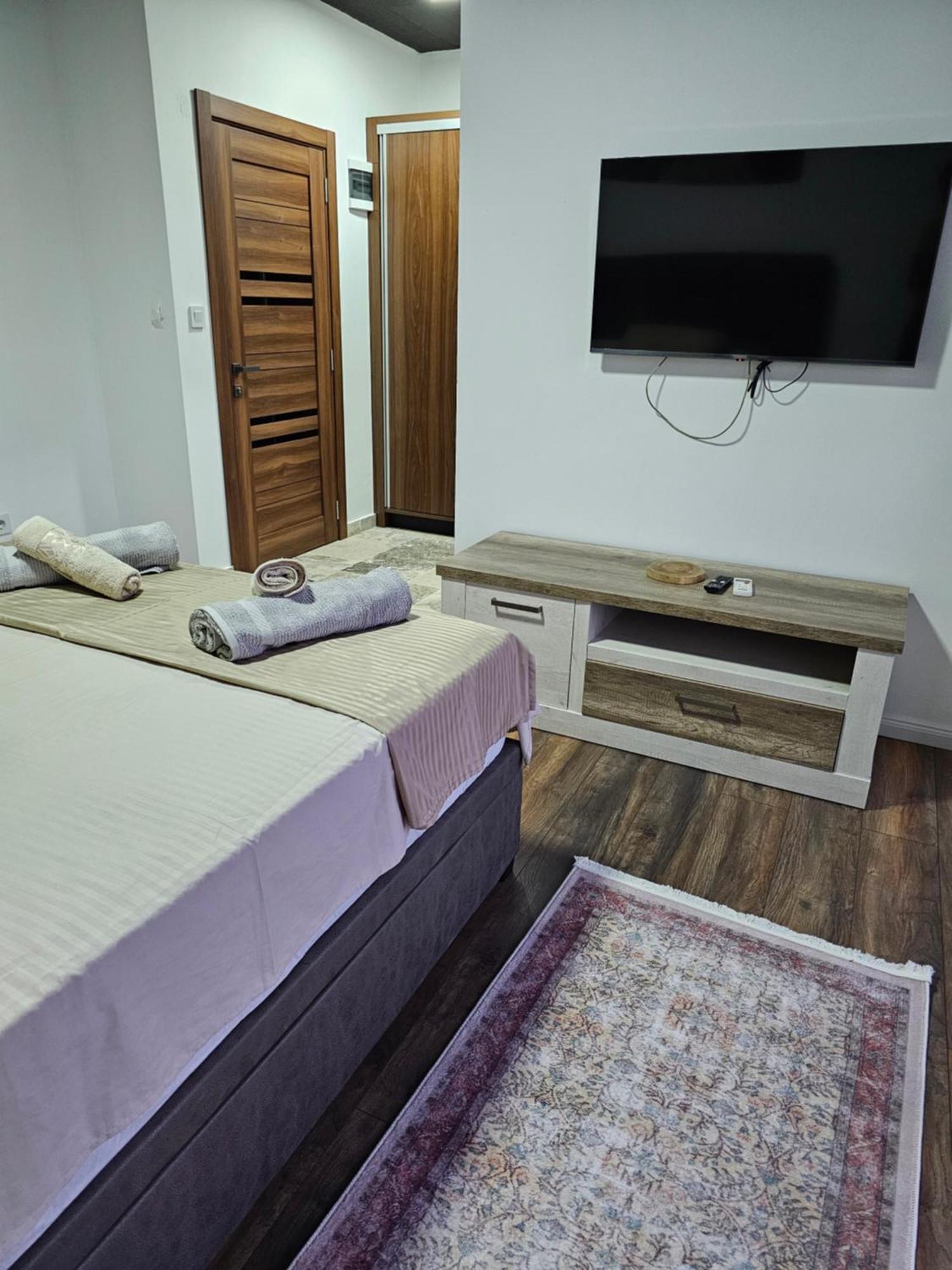 Apartments Ishmi In Center Of 울친 외부 사진