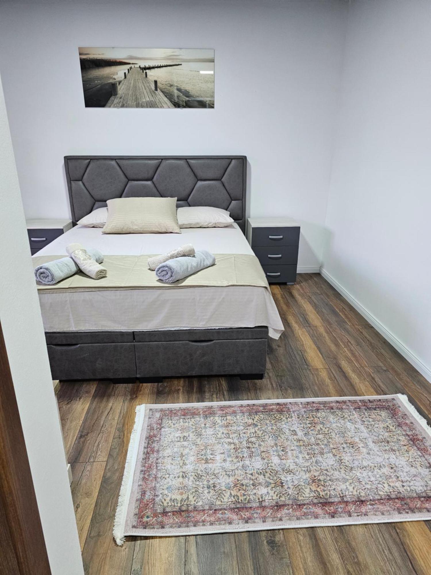 Apartments Ishmi In Center Of 울친 외부 사진