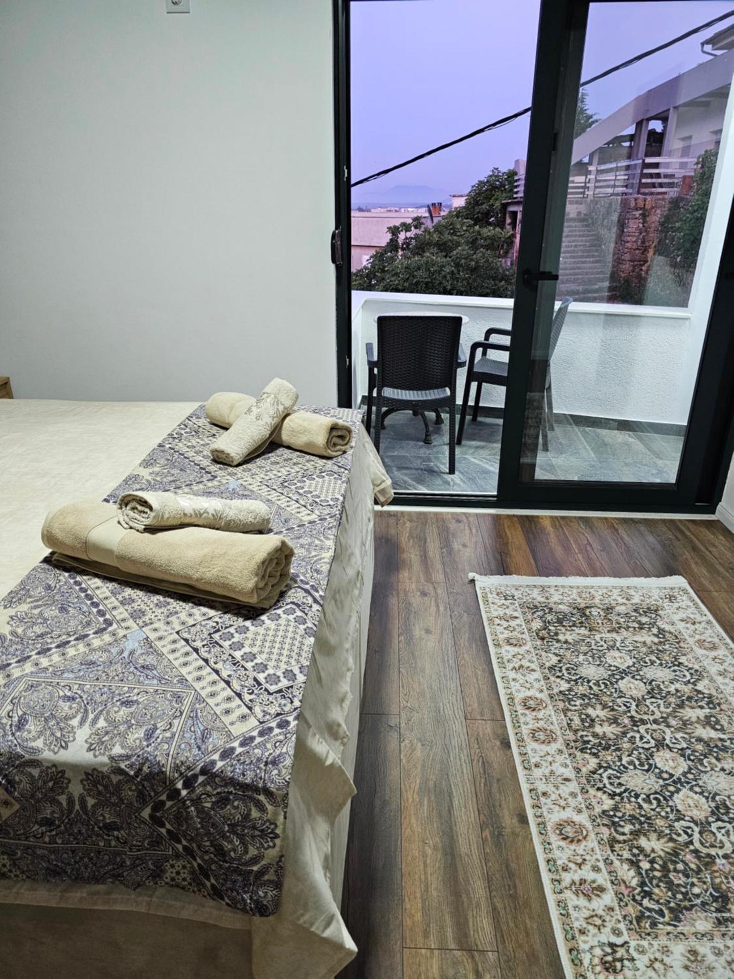 Apartments Ishmi In Center Of 울친 외부 사진