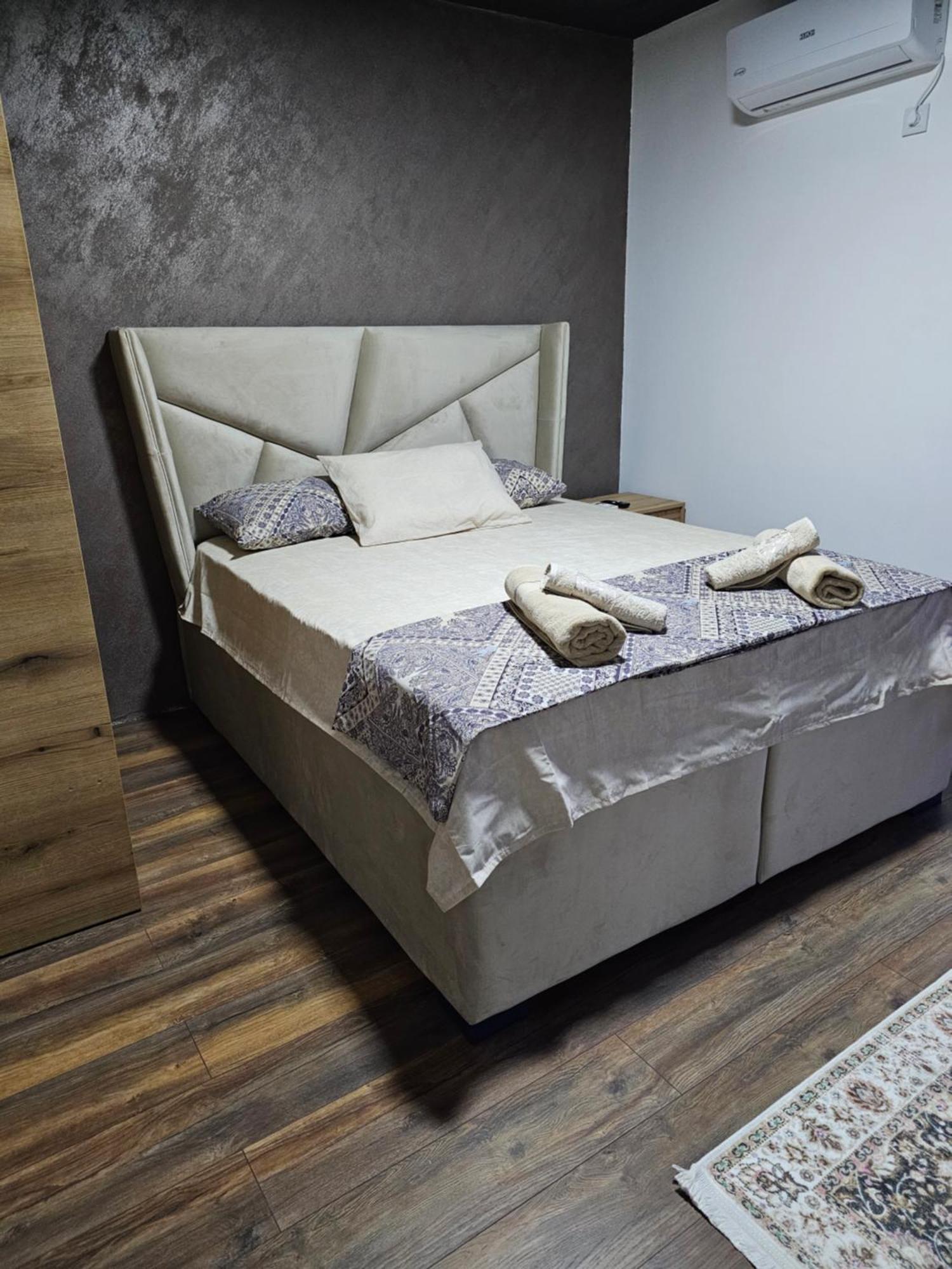 Apartments Ishmi In Center Of 울친 외부 사진