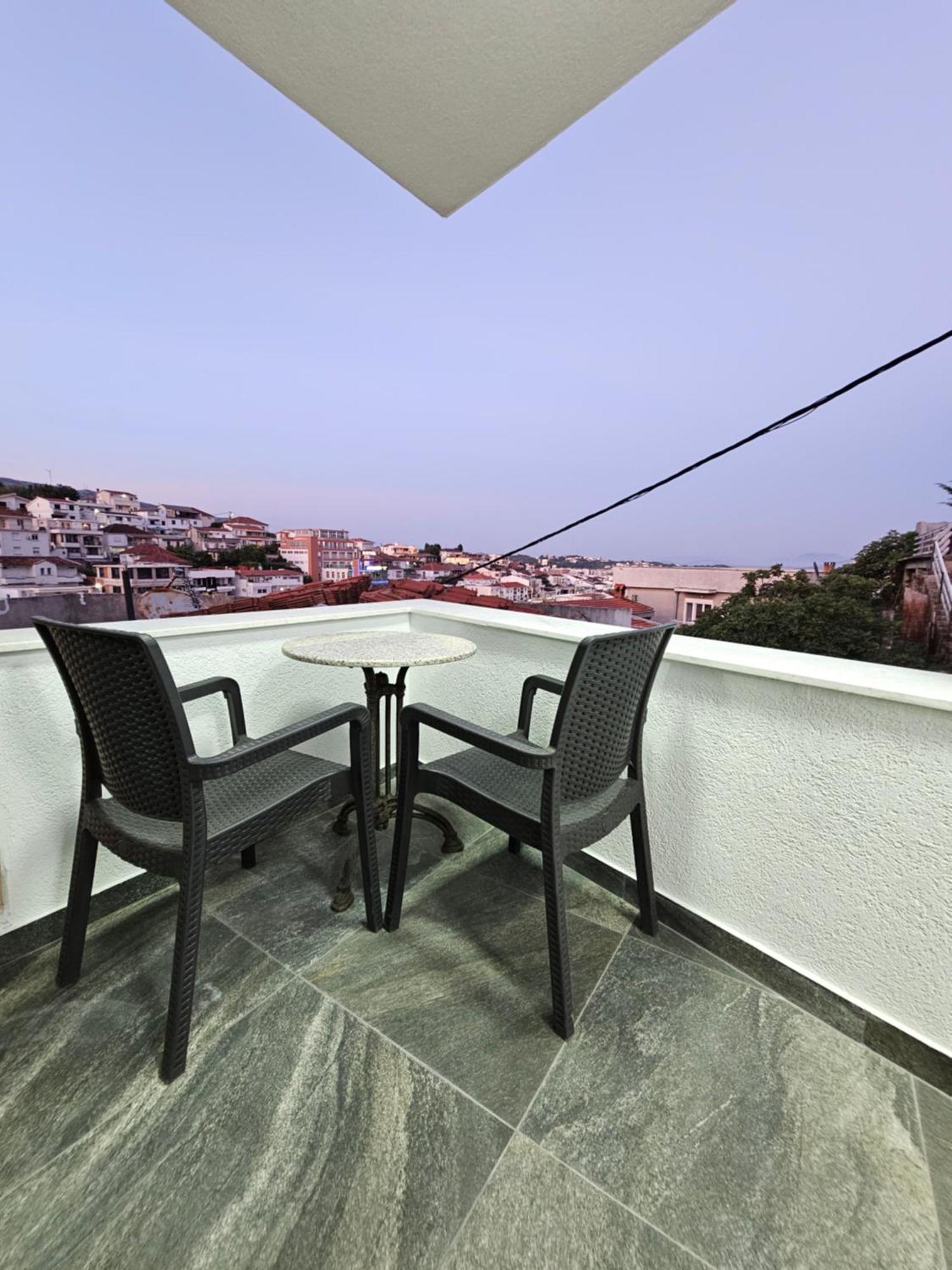 Apartments Ishmi In Center Of 울친 외부 사진