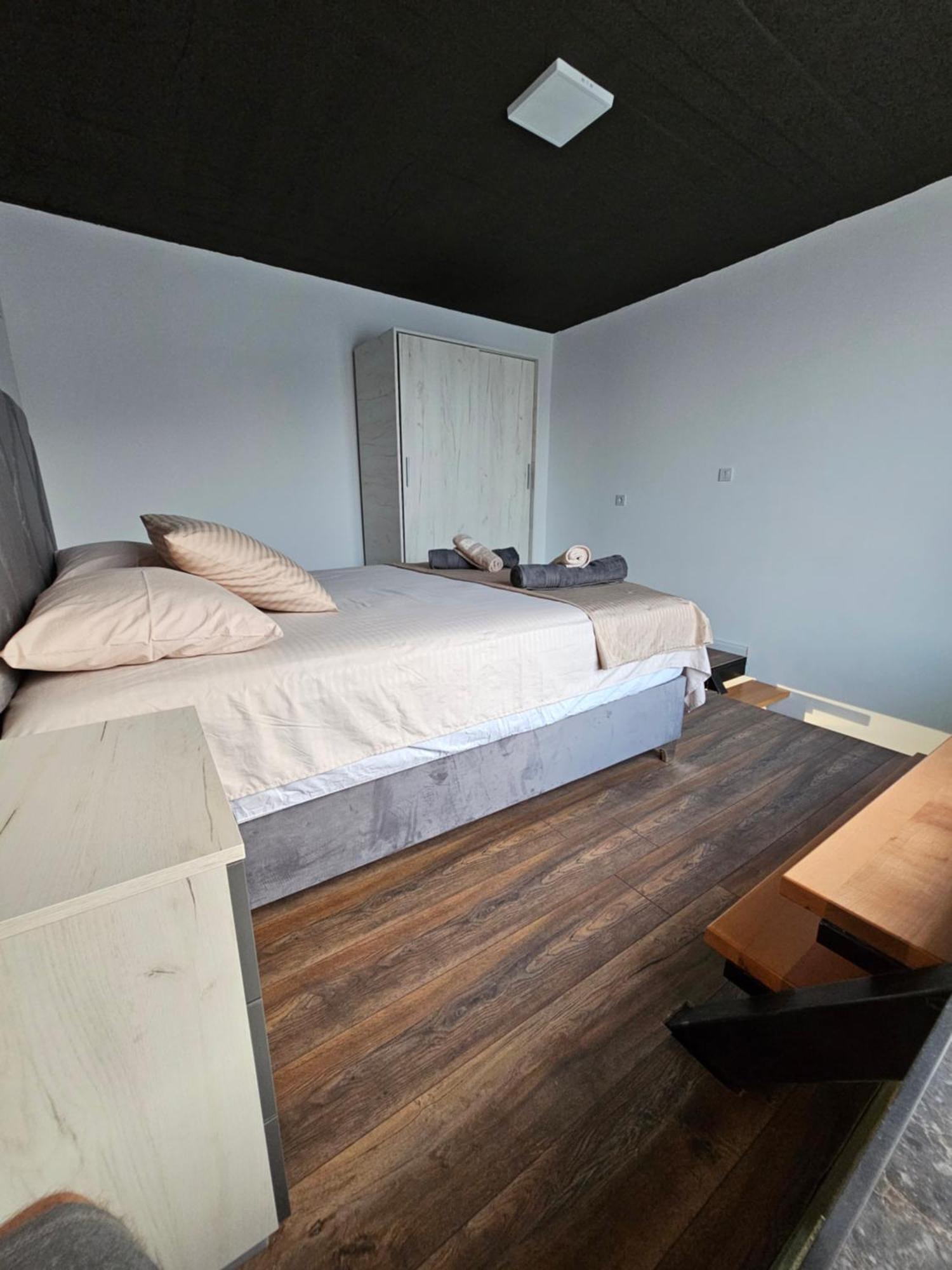 Apartments Ishmi In Center Of 울친 외부 사진