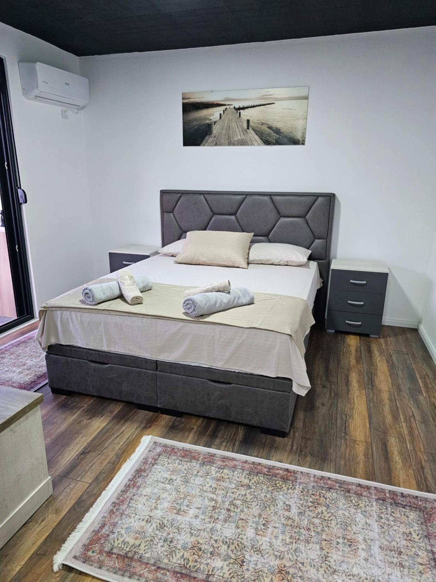 Apartments Ishmi In Center Of 울친 외부 사진