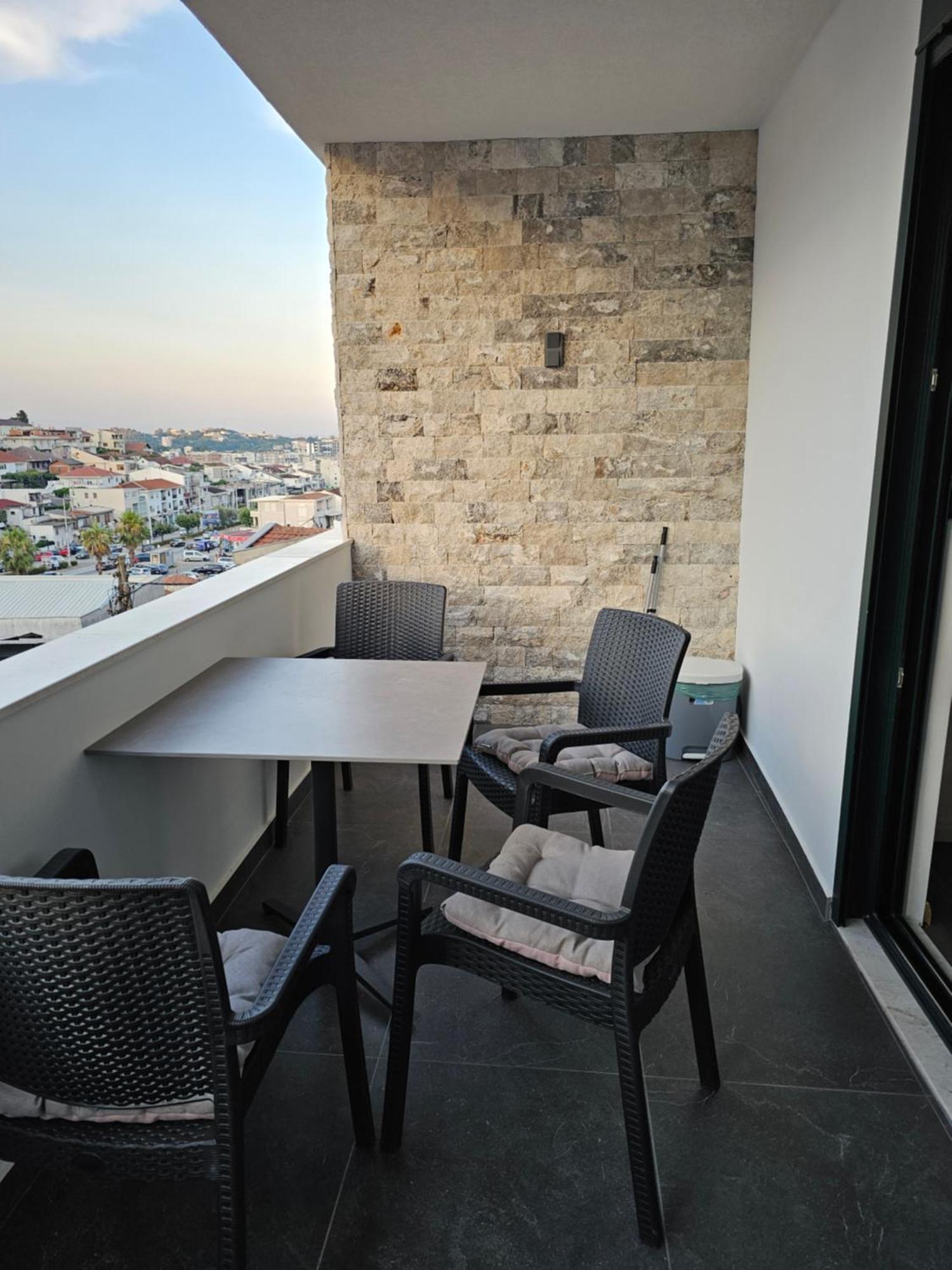 Apartments Ishmi In Center Of 울친 외부 사진